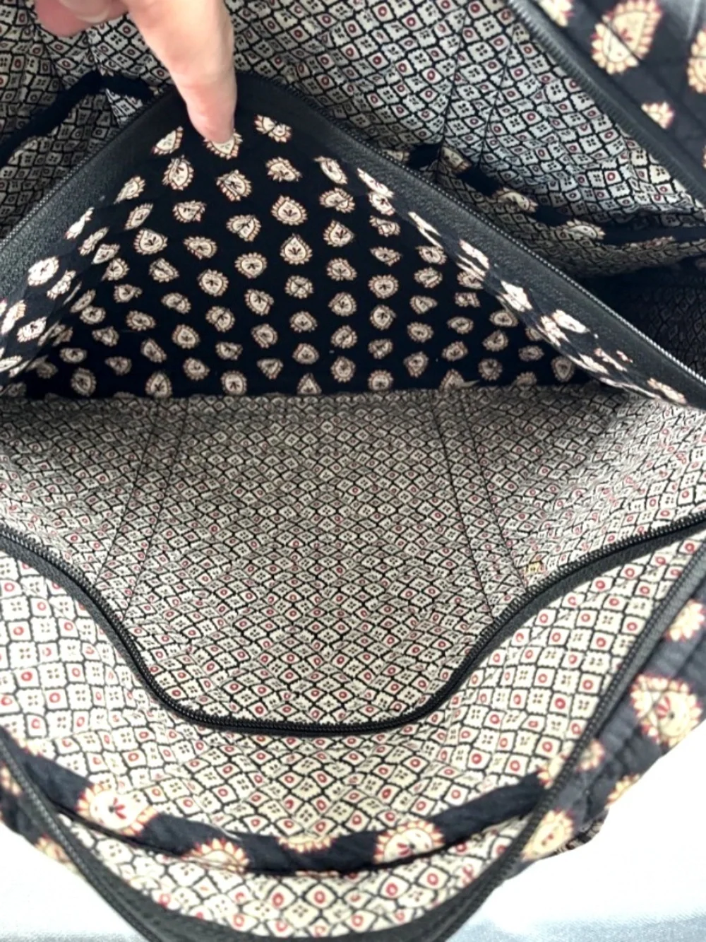 Vera Bradley Quilted Laptop Messenger Bag Classic Black Paisley Adjustable Strap